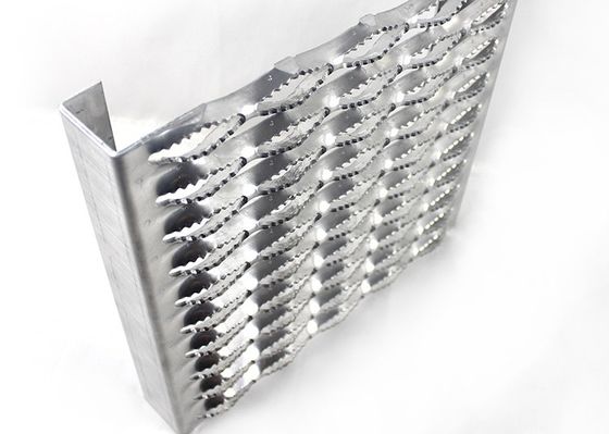 Kraty bezpieczeństwa z aluminium z otworem diamentowym 2,0 mm 2,5 mm do chodnika