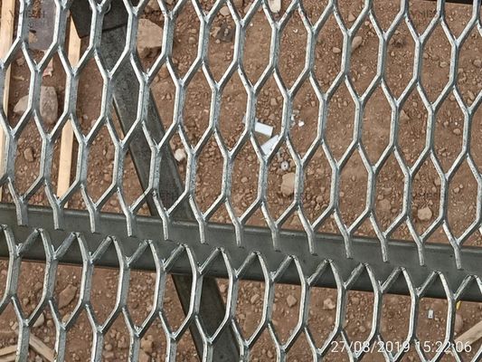 Wytrzymała kratka antypoślizgowa ze stali z otworami sześciokątnymi