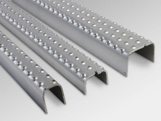 Ocynkowane, antypoślizgowe szczeble aluminiowe do drabiny, grubość 2,5 mm