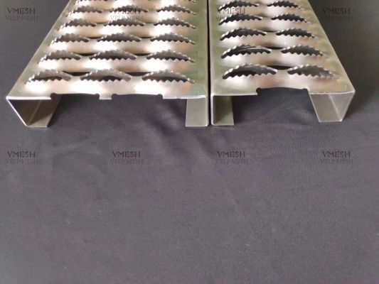 Ocynkowane, antypoślizgowe szczeble aluminiowe do drabiny, grubość 2,5 mm