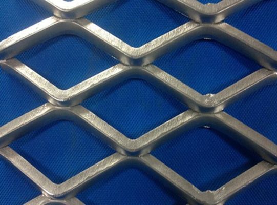 Galwanizowana rozszerzona siatka metalowa grilla diamentowa dziura sześciokątna
