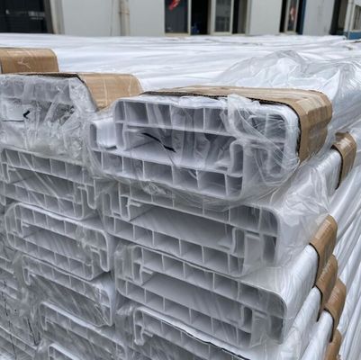 Biały ogrodzenie o szerokości 5 stóp x 8 stóp z PVC 4-pociągowego