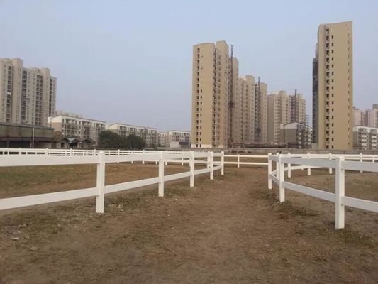 Stabilny Biały Czarny Kolor PVC Ogrodzenie kolejowe Ranch Paddock Ogrodzenie konne