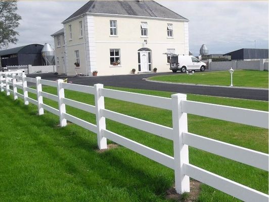 Garden White Vinyl Horse Fence / Vinyl Pastwis Fence Odporność na gnicie