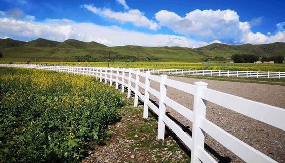 Garden White Vinyl Horse Fence / Vinyl Pastwis Fence Odporność na gnicie