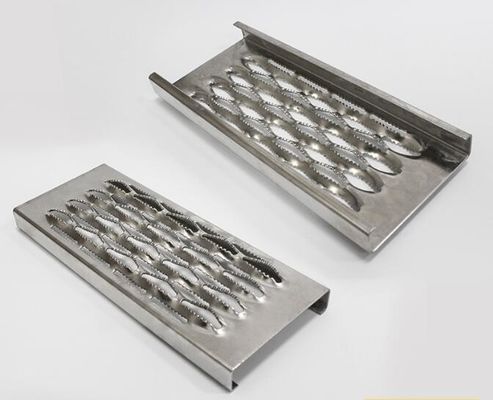 Aluminiowe schody ze stali nierdzewnej z kratą bezpieczeństwa o długości 1-4m