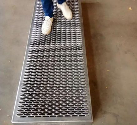 Płyty metalowe do przejścia z otworami z otworami przewodowymi
