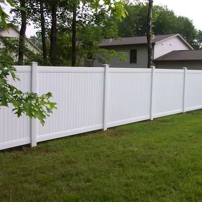 Zewnętrzny dekoracyjny panel ogrodzeniowy 6x8 stóp prywatności z tworzywa sztucznego piękny biały winylowy panel ogrodzeniowy z tworzywa sztucznego PVC