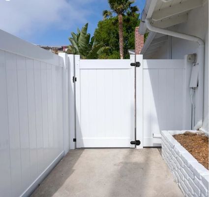 Płyty i słupki z materiału dziewiczego 6ft H X8ft W Winyl Pvc Plastic Privacy Fence