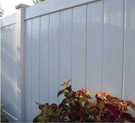 Łatwy montaż PVC Panel ogrodzeniowy z winylu zapewniający pełną prywatność