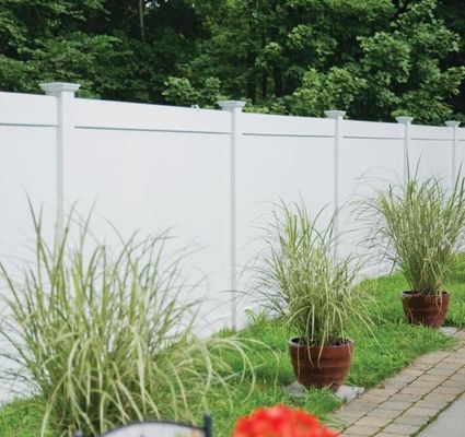 Łatwy montaż PVC Panel ogrodzeniowy z winylu zapewniający pełną prywatność