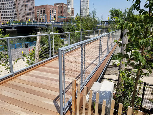 Lekka, antykorozyjna siatka zabezpieczająca ze stali nierdzewnej z kształtem rombu