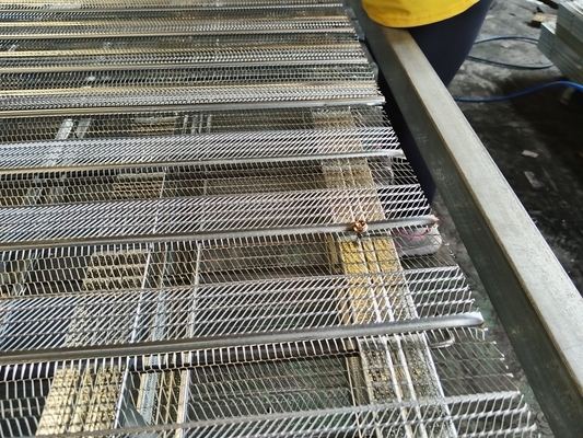 Galwanizowana sieć metalowa, cement, formy do budowy basenów