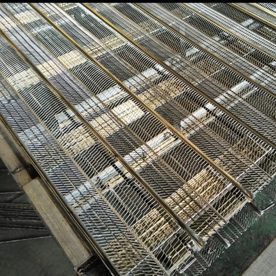Łatwe szczelinowanie i mocowanie sieci antyryskowej Cement pouring formwork structure