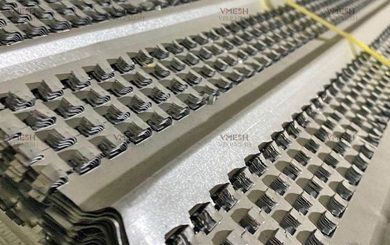 Panel ocynkowany o szerokości 450 mm, listwa metalowa z wysokim żebrem. Materiał budowlany