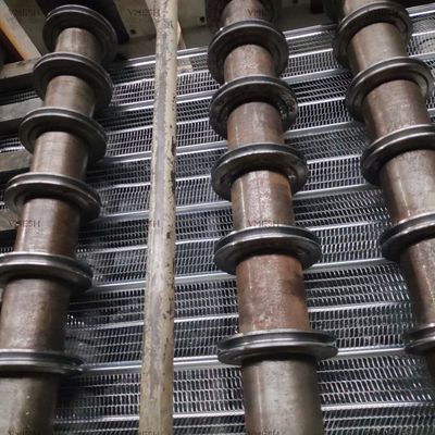 Panel ocynkowany o szerokości 450 mm, listwa metalowa z wysokim żebrem. Materiał budowlany