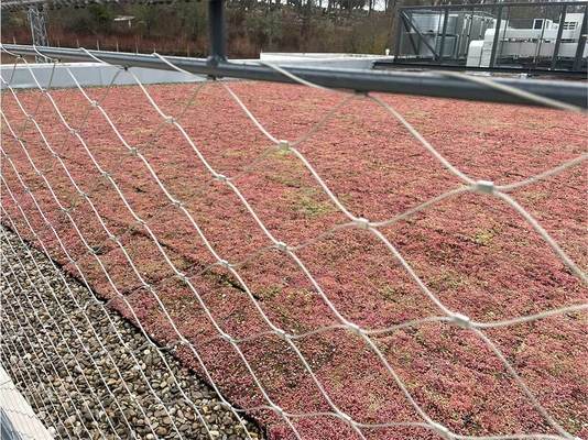 Siatka ochronna do balustrady schodowej ze stali nierdzewnej AISI 304/316 z liną stalową i cynkiem