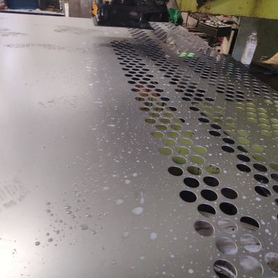 Dekoracyjne fasady Perforated Metal Mesh Aluminium Customized Hole Design