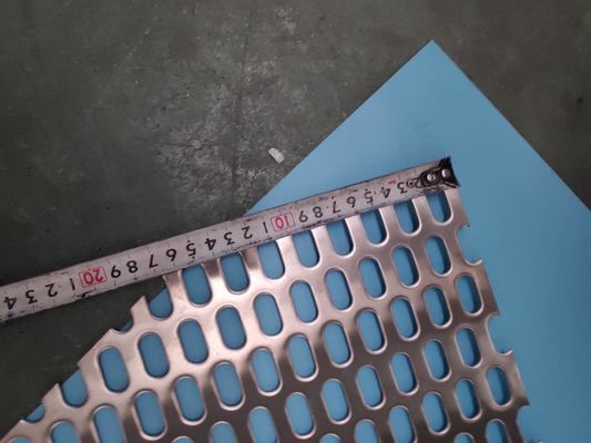 0.7mm 1mm 2mm Aluminium Galwanizowane Stal Nierdzewna Perforatowany Metal Niestandardowy Design Dziury
