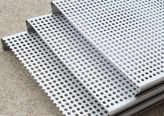 Perforowane płyty sufitowe z powłoką PVC z aluminium 3003H24, podwieszane