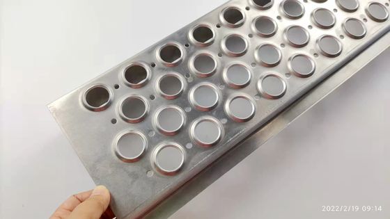 Ocynkowana stalowa krata pomostu bezpieczeństwa dachu z okrągłymi otworami