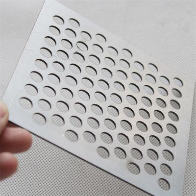 Z galwanizowanej stali węglowej Perforatowane blachy metalowe 1000x2000 mm Okrągłe otwór