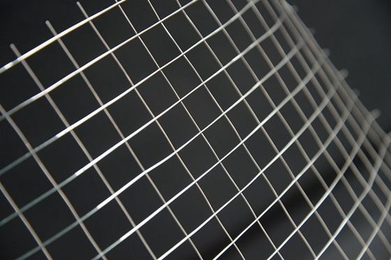 Ocynkowane Rolki Zgrzewanej Siatki Drucianej 0,5mm do Ogrodzeń i Klatek