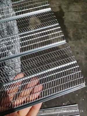 Ocynkowana siatka tynkarska do ścian, 100m odległość żeber, wysokie żebro