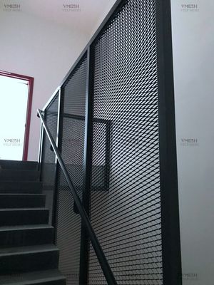 Malowana proszkowo kolorowa siatka druciana z drutu diamentowego Podniesiona, ocynkowana siatka cięto-ciągniona do ogrodzenia zabezpieczającego w pomieszczeniach