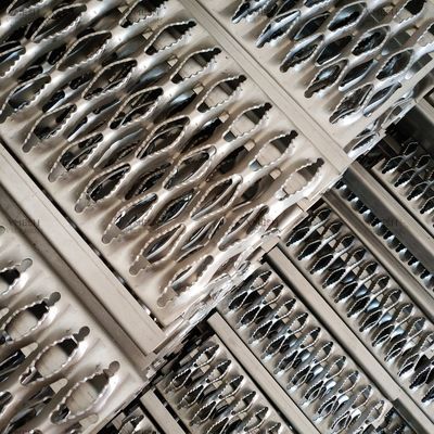Grubość 2,0-4,0 mm Grip Strut Plank Kratka Diamentowa deska Odporność na poślizg