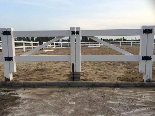 Stabilny Biały Czarny Kolor PVC Ogrodzenie kolejowe Ranch Paddock Ogrodzenie konne