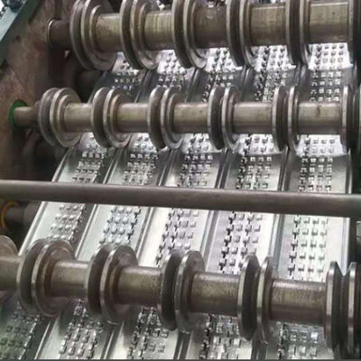 Ocynkowane szalunki z siatki o wysokim żebrze do budownictwa 0,45m x 2m