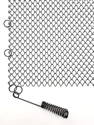 Czarna siatkowa zasłona kominkowa z powłoką proszkową