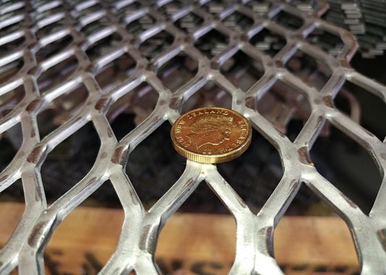 Płaska kratka metalowa 4x8 ze stali węglowej o grubości 4 mm
