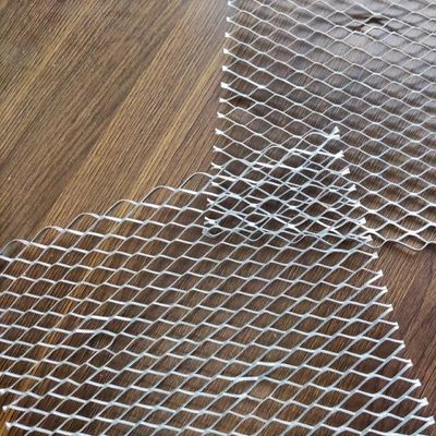 Ocynkowana, samoprzylepna listwa stiukowa z żebrami z siatki diamentowej, tynk ścienny z siatki cięto-ciągnionej