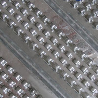 Betonowa siatka ocynkowana z metalową listwą ocynkowaną na stałe